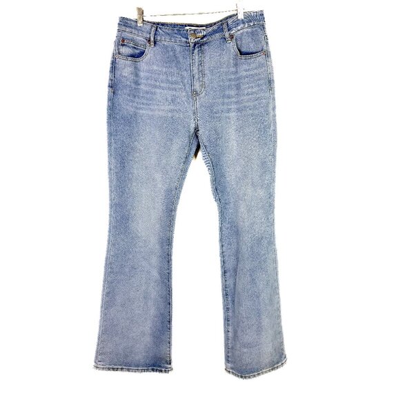 NWT Tiger Mist Tammie Jeans Flare Leg Hi-Rise Light Wash Size XL NEW - Picture 2 of 10